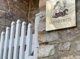 Amphitrite，位于伊兹拉的海滩酒店