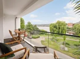 MAISUITES Eisvogel - Zentrale Luxuswohnung mit direktem Seeblick I Bis zu 4 Personen I Premiumküche I Boxspringbett I Kaffeevollautomat I Parkplatz I WLAN
