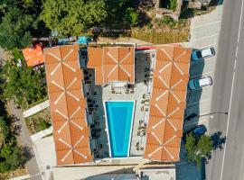 *NEW IN 2025* - Hotel Subra Atrium，位于赫尔采格诺维的酒店