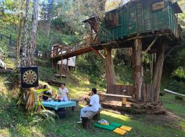 Casa en el Arbol - Cerca Metrocable ARVI - Camping，位于瓜尔内的酒店