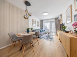 Central Bratislava Apt - Cozy Stay with Parking，位于布拉迪斯拉发的高尔夫酒店