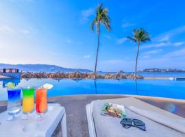 阿卡普尔科克水晶海滩酒店，位于阿卡普尔科的带泳池的酒店