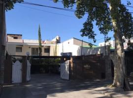 Hotel Residencial Independencia，位于圣拉斐尔的酒店