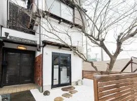 5 minutes from Shijo Omiya Station, in the center of Kyoto, a rental group,