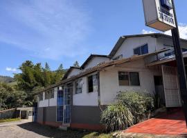 Hotel los Lanceros，位于Violetas的酒店