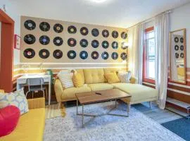 Retro Glam in Ramsay Walk to Stampede Grounds