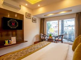 Sandoz Palm Retreat - Mall Road, Mussoorie，位于穆索里的酒店
