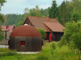 Domek Kopułowy Salamandra，位于Krempna的酒店