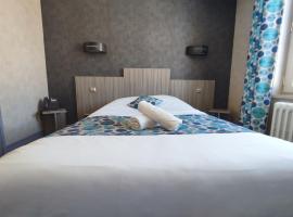 Logis Hotel Restaurant La Croix Verte，位于Neau的酒店