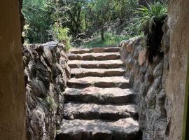 Spanish cave house，位于Kiserian的酒店