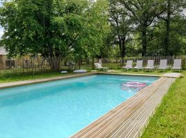 Les M&eacute;tairies d Arthur，位于Tr&eacute;al的带泳池的酒店