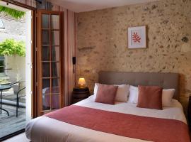 Logis Auberge Le Colombien - Hôtel et Restaurant，位于维朗德里的酒店