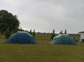 Peace & Quiet Pole Namiotowo-Kempingowe，位于Sławoborze的酒店