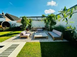 Souljoy Sanctuary - luxury Holiday design House with 7 rooms, 6 bathrooms for 14 people