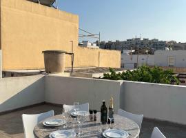 Spacious house with roof-terrace，位于梅利哈的酒店