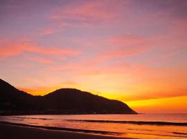 IG2 源泉掛け流し温泉付きの宇佐美貸切宿 お宿 喜喜哀楽 Oyado Kikiairaku，位于伊东的住宿