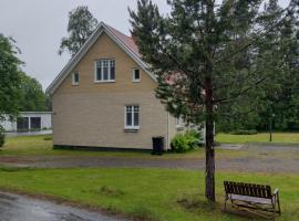 Semesterhus AURORA，位于Blattnicksele的酒店