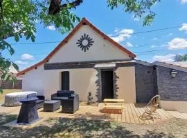 La Demeure du Faon Gîte raffiné 4P avec piscine & jacuzzi, au cœur de la Sologne, proche Châteaux de la Loire, Zoo de Beauval et Center Parcs