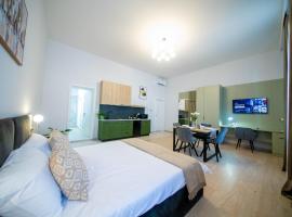 H&H Luxury Studios，位于阿拉德的酒店