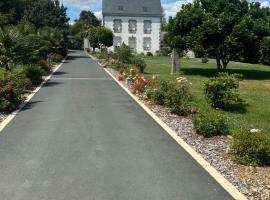 Studio à la Petite Boissière proximité des plages et de la gare SNCF，位于普吕居方的酒店