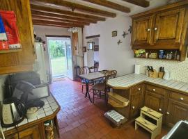 Berrichonne house near Beauval Zoo，位于Jeu-Maloches的酒店