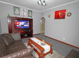 Peaceful 4 Bedroom Flat in Germiston with WI-FI，位于杰米斯顿的酒店
