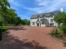 Stunning Rectory in Countryside with Hot Tub