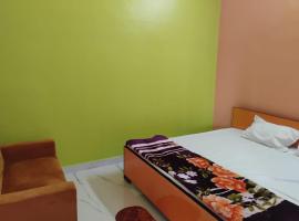 GT Atithi Guest House AC and Non AC Rooms，位于Ayodhya的酒店