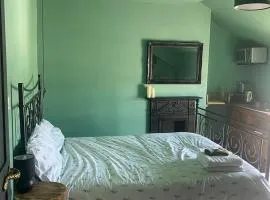 Explorer Room Ensuite Mountain View Top Floor