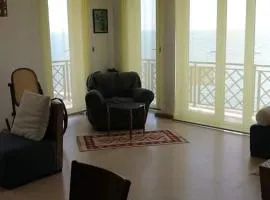 cool flat with 2 rooms on the beach