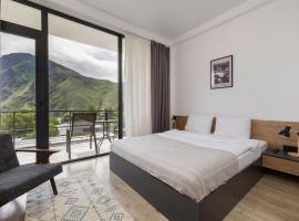 3100 Boutique Hotel Kazbegi，位于卡兹贝吉的酒店
