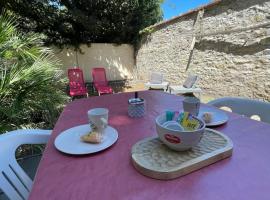 Le Petit Palmier - Gare de Melun，位于默伦的酒店