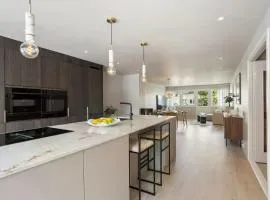 Newly renovated exclusive big apartment, city center, 3 bedrooms, 2 bathrooms with WC and more