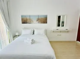 O07 Luxury Furnished Studio Apartment near bus stop Garden view Persia Cluster