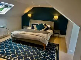 Central 3 bedroom apartment with superking and king beds