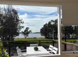 Sunrise on the Water，位于Lemon Tree Passage的酒店