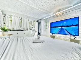 9 Mykonos , Spa Balnéothérapie - espace aménagé privatif avec Lit Double，位于图尔昆的酒店