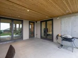 Modern 2BR Suite in West Van | Patio & BBQ