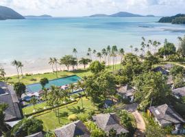 The Vijitt Resort Phuket - SHA Extra Plus，位于拉威海滩的酒店