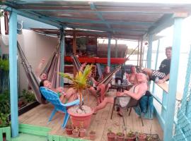 Hotel Victoria s Beach House，位于罗阿坦机场 - RTB附近的酒店