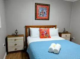Cute Cottage - 2 Bedrooms - City & Strand Beach Location