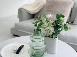 Cozy 4B Villa close to Theme Park，位于Pimpama的酒店