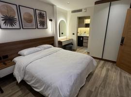 House 98 - Boutique Hotel Stay in Zayed，位于Sheikh Zayed的酒店