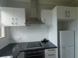 7 Beds including 4 Double Beds, 1 Single Bed, 2 Double Sofa Beds Serviced House A