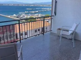 Appartement Roses 4 couchages, balcon avec vue panoramique, parking, radiateurs électriques