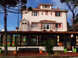 Planet Punta del Este Hostel，位于埃斯特角城的酒店