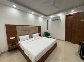 Hotel Deciduous
