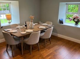 The Residence at Lough Key - Luxury by the Water，位于Knockvicar Bridge的自助式住宿