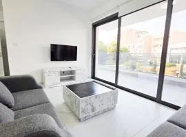 Poolside Lux Apartment