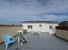 Appartement avec Terrasse, 2 Chambres, Centre, Plage à Proximité, Animaux sur Demande - FR-1-476-207